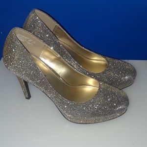 Womens Pumps Silver to Gold size 7.5
